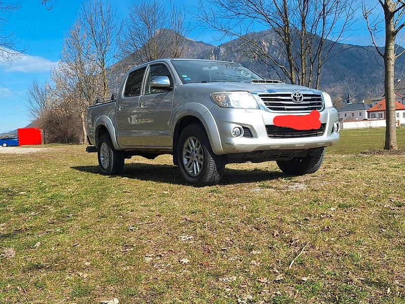 Gebraucht Toyota HiLux 144 PS (105 kW) 2014 Silber Pickup
