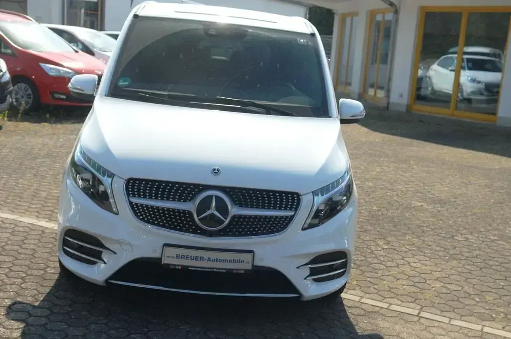 Gebraucht Mercedes V220 AMG line 163 PS (119 kW) 2023 Weiß Van / Kleinbus
