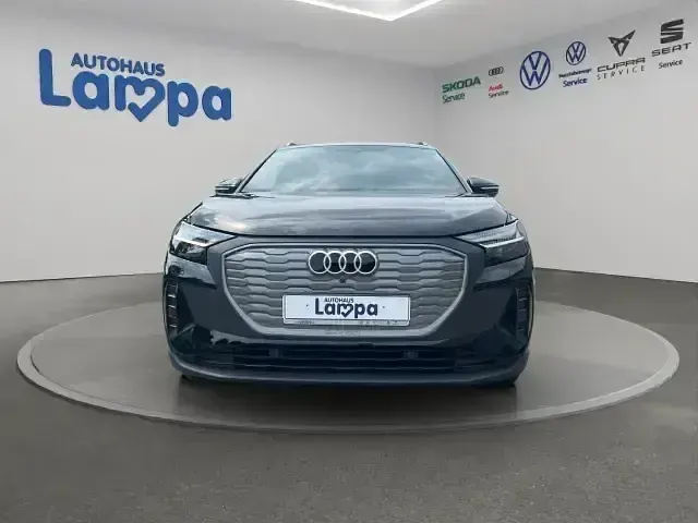 Gebraucht Audi Q4 e-tron Basis 150 kW (204 PS) 2022 Mythosschwarz metallic SUV