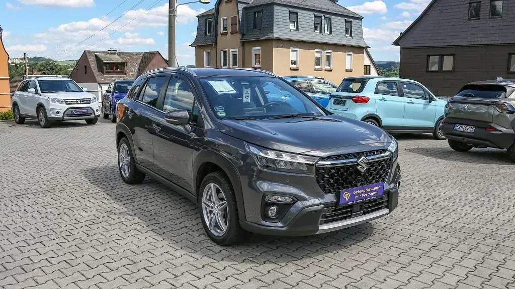 Gebraucht Suzuki SX4 129 PS (94 kW) 2023 Grau (metallic) SUV
