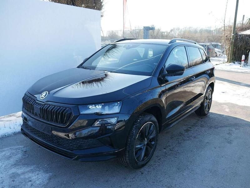 Neu Skoda Karoq SportLine 190 PS (139 kW) 2026 Blackmagic perleffekt SUV