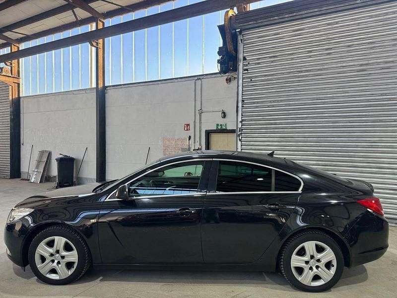 Gebraucht Opel Insignia Edition 140 PS (102 kW) 2011 Schwarz Limousine