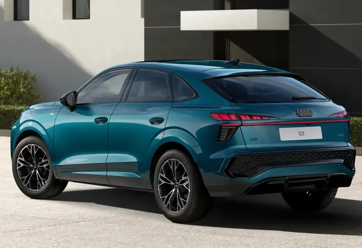 Neu Audi Q3 Sportback Ambiente 204 PS (150 kW) 2026 Malpeloblau metallic SUV
