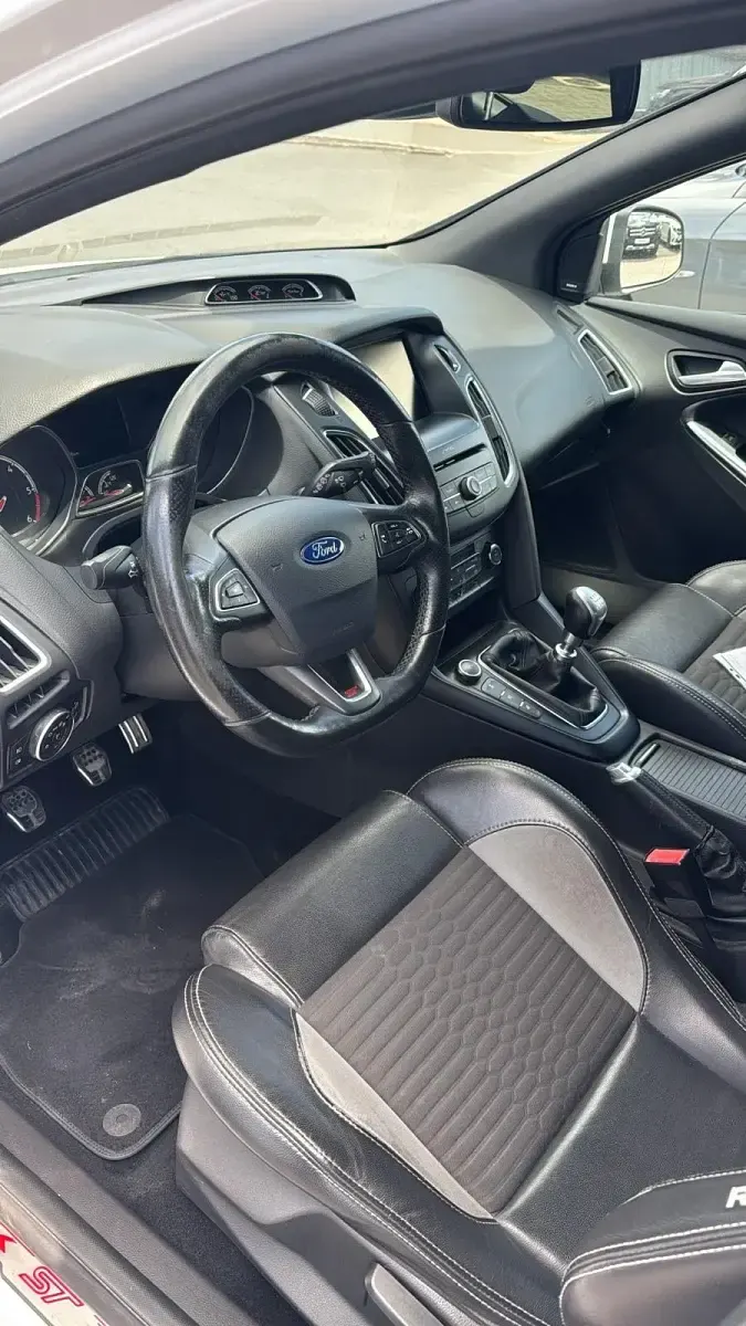 Gebraucht Ford Focus ST-Line 185 PS (136 kW) 2016 Weiß Kombi