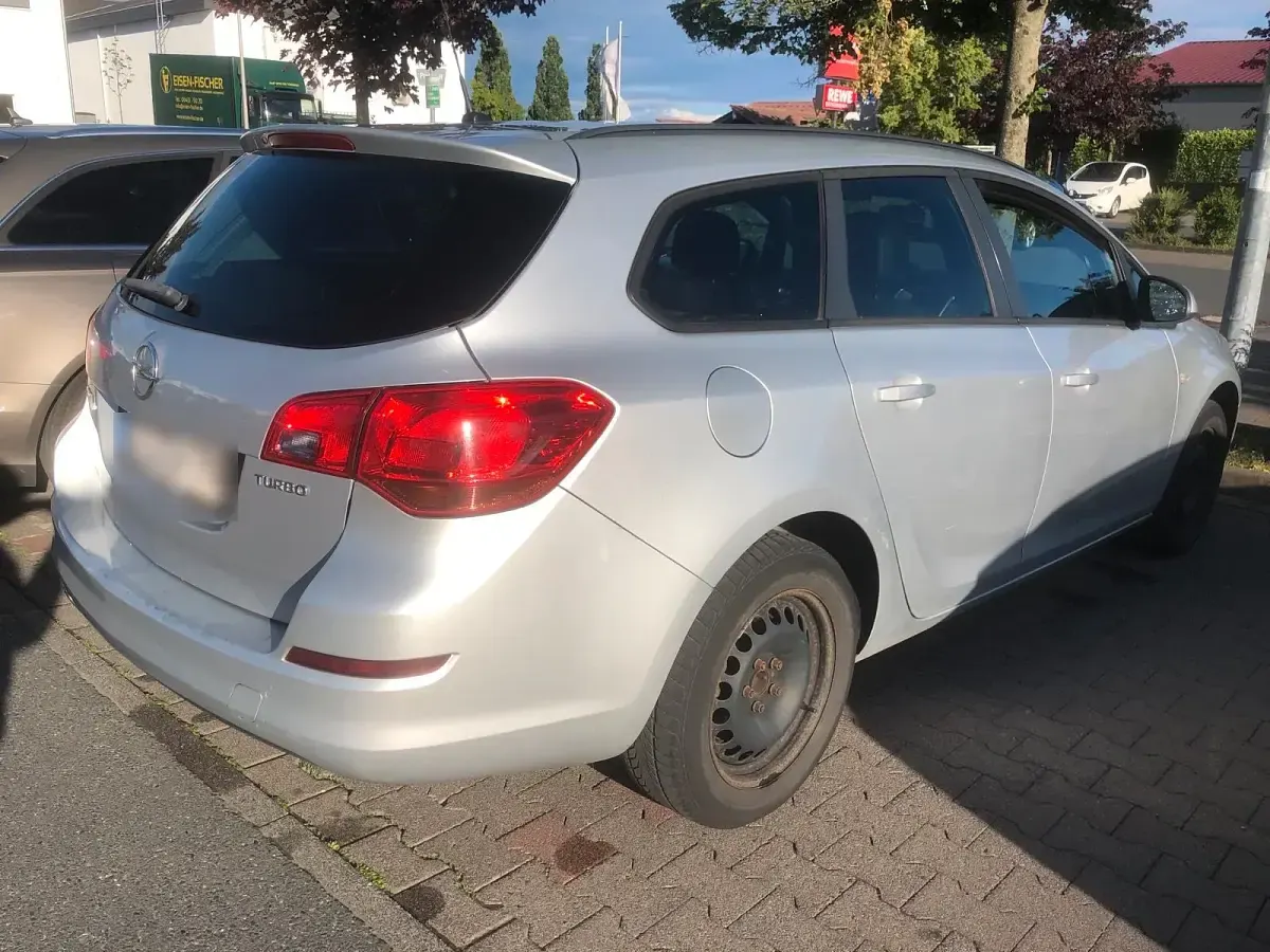 Gebraucht Opel Astra 140 PS (102 kW) 2011 Silber Kombi