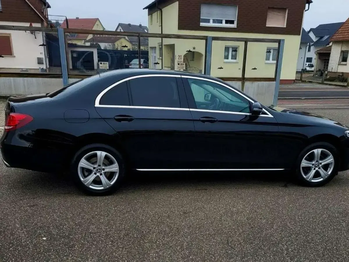 Gebraucht Mercedes E200 Exclusive 184 PS (135 kW) 2017 Schwarz Limousine
