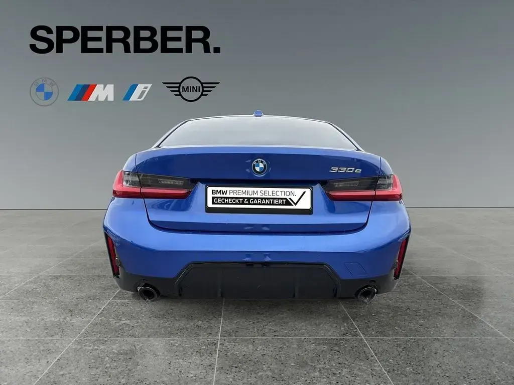 Gebraucht BMW 330e Performance 292 PS (214 kW) 2022 Blau Limousine