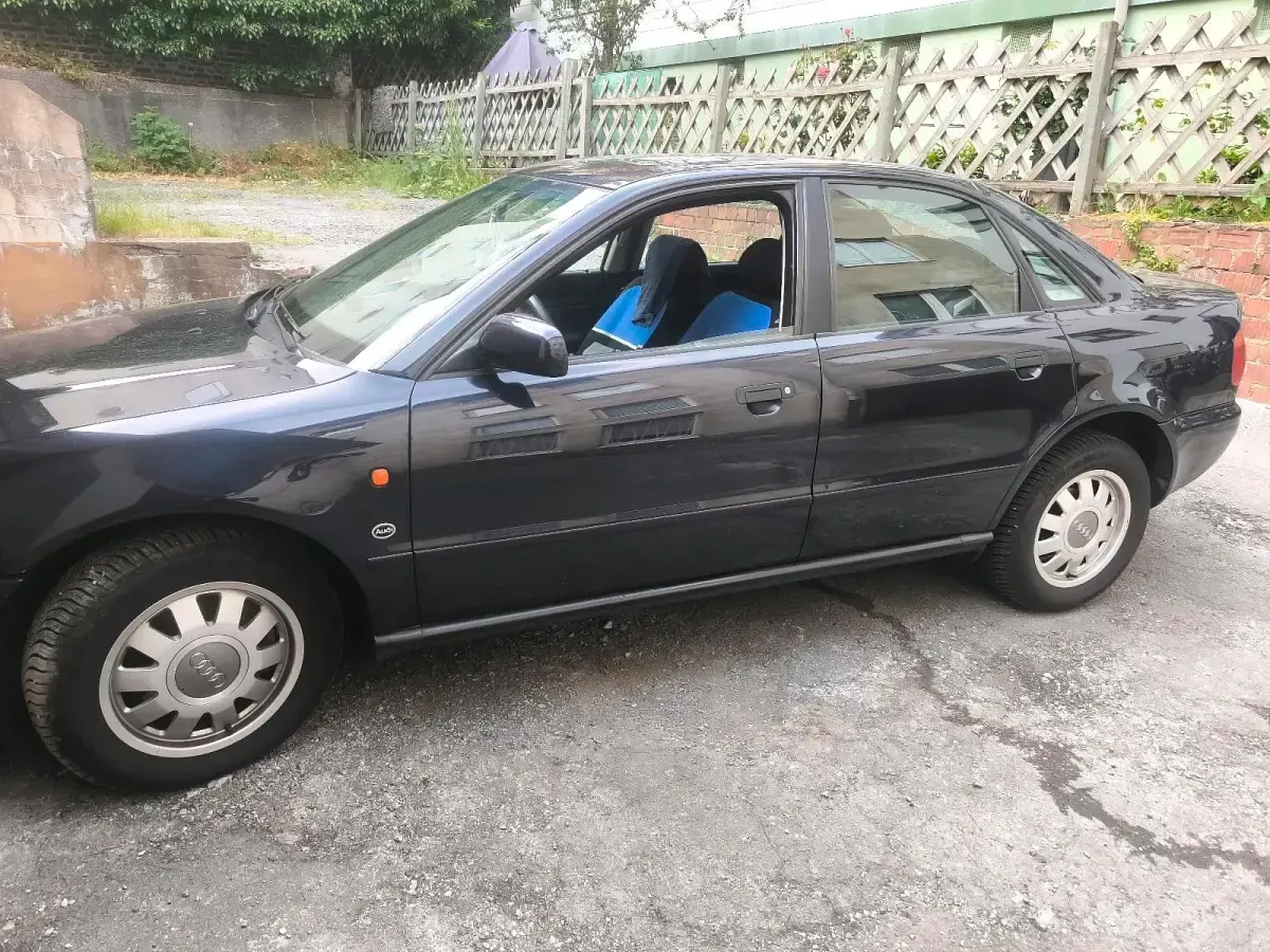 Gebraucht Audi A4 1996 Blau Limousine