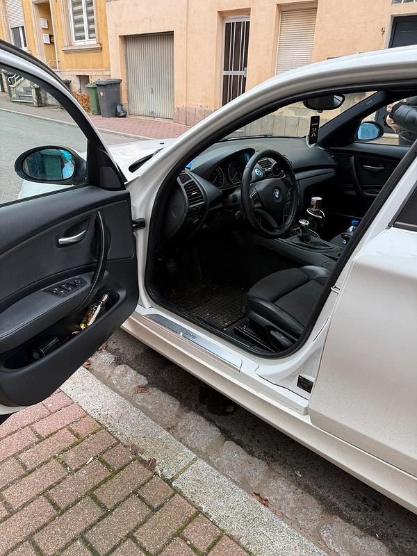 Weiß Gebraucht 2008 BMW 123 Kleinwagen | 4.000 € - Bild 1/4