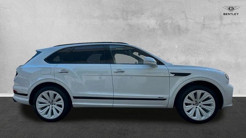 Neu Bentley Bentayga 551 PS (405 kW) 2025 Weiß SUV