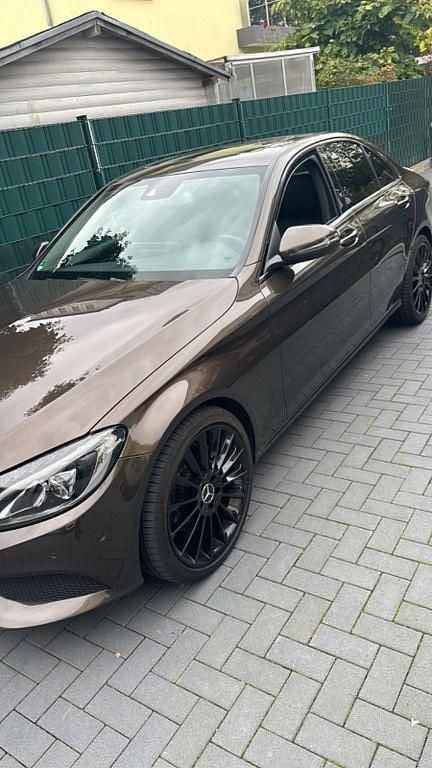 Braun Gebraucht 2016 Mercedes C250 Limousine | 21.500 € (Etwas zu teuer) - Bild 1/4