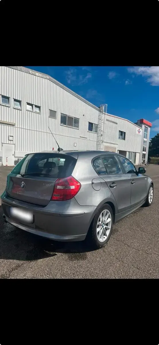Gebraucht BMW 116 122 PS (89 kW) 2011 Grau Kleinwagen