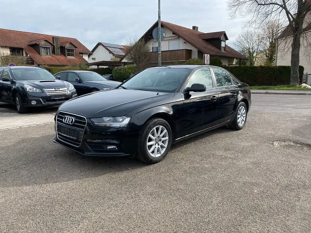 Usata Audi A4 Attraction 120 CV (88 kW) 2012 Nero Berlina
