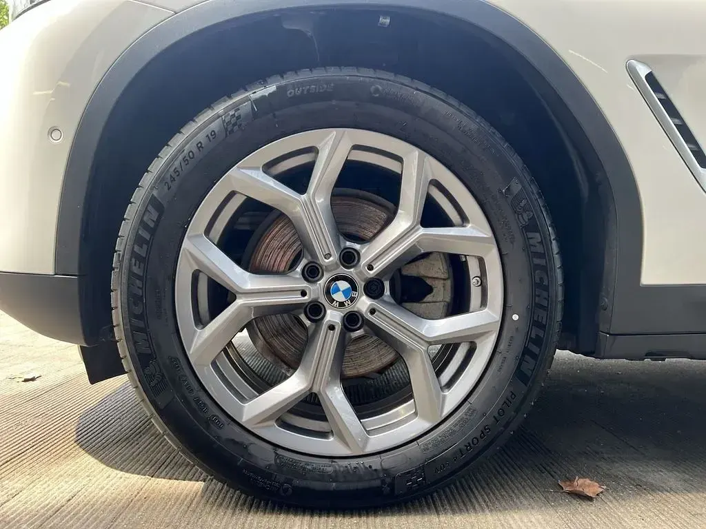 Gebraucht BMW X4 Performance 190 PS (139 kW) 2024 Weiß SUV