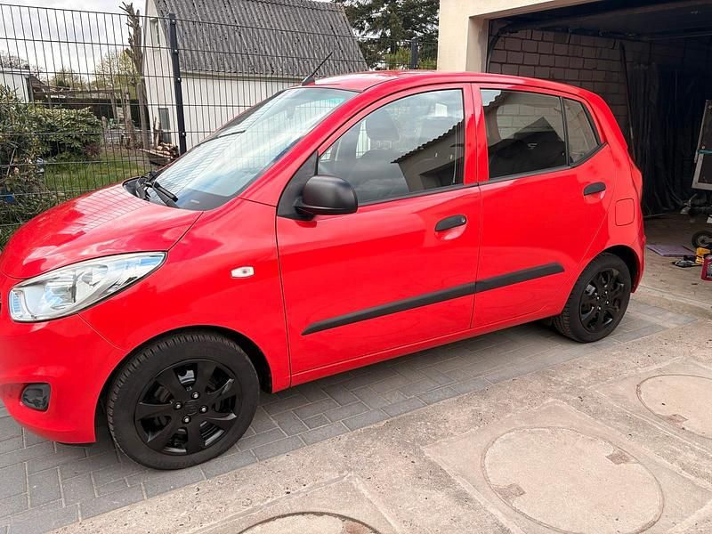 Gebraucht Hyundai i10 69 PS (50 kW) 2013 Rot Kleinwagen
