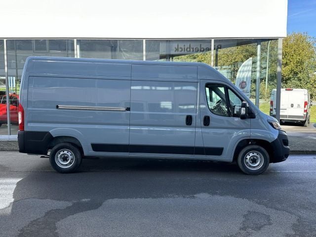Gebraucht Fiat Ducato 140 PS (102 kW) 2024 Grau Van