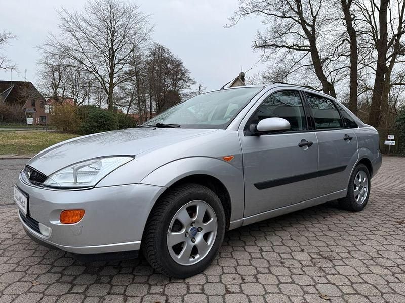 Gebraucht Ford Focus Ghia 116 PS (85 kW) 1999 Silber Limousine