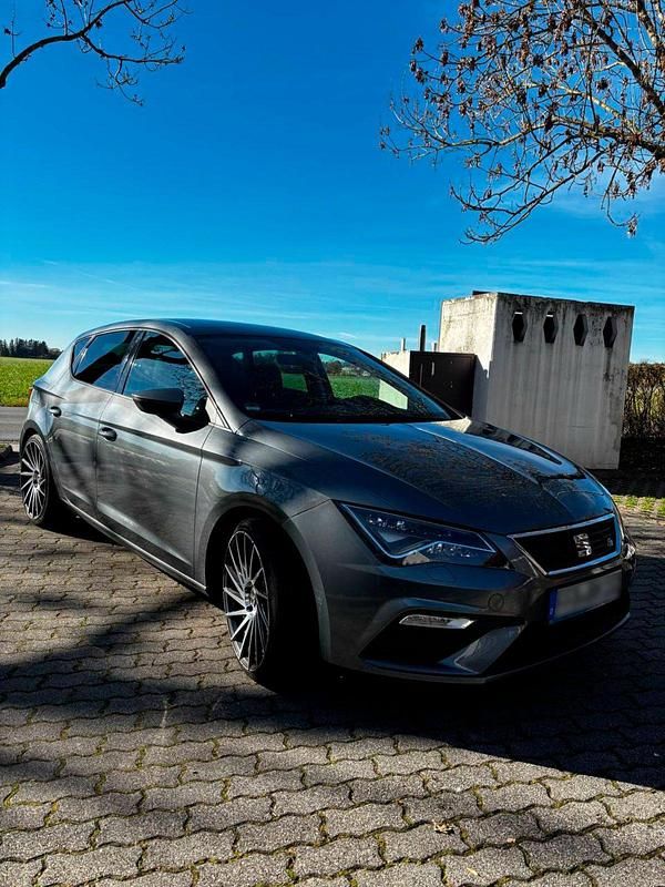 Grau Gebraucht 2017 Seat Leon FR Kombi | 15.000 € (Fairer Preis) - Bild 1/4