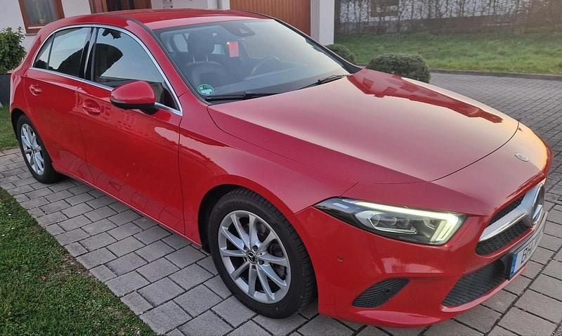 Rot Gebraucht 2019 Mercedes A200 Limousine | 21.500 € (Fairer Preis) - Bild 1/4
