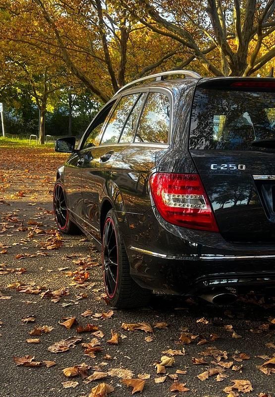 Schwarz Gebraucht 2012 Mercedes C250 Elegance Kombi | 13.000 € (Etwas zu teuer) - Bild 1/4