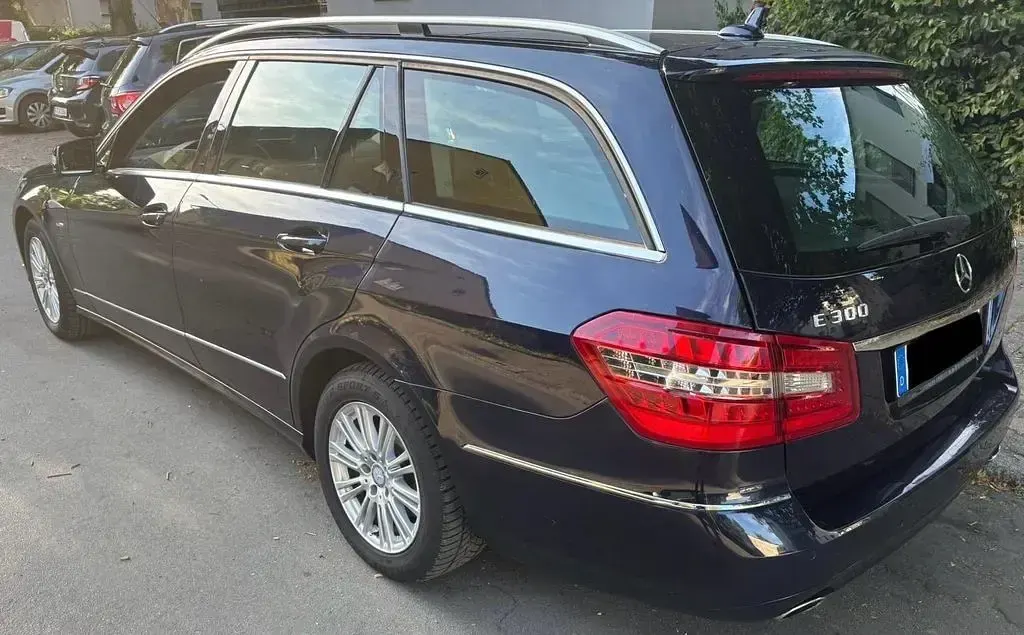Gebraucht Mercedes E300 Elegance 231 PS (169 kW) 2011 Blau Limousine