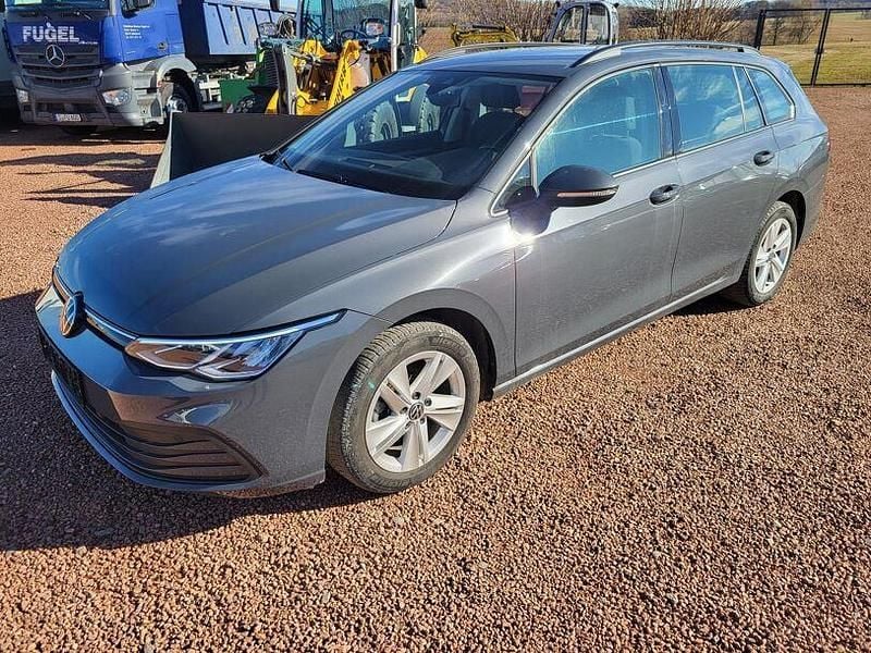 Gebraucht VW Golf VIII Life 110 PS (80 kW) 2022 Delfingrau metallic Kombi