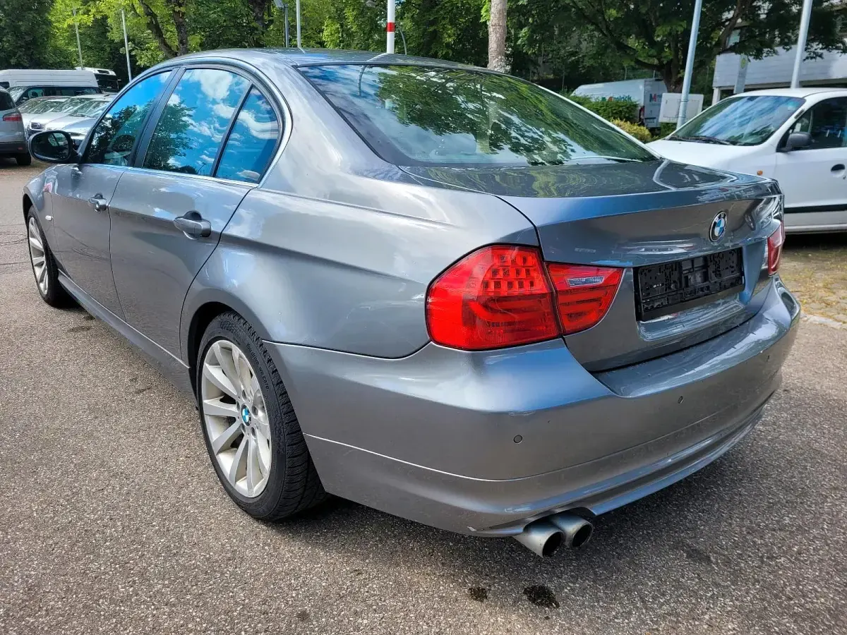 Gebraucht BMW 325 Comfort Edition 204 PS (150 kW) 2010 Grau Limousine