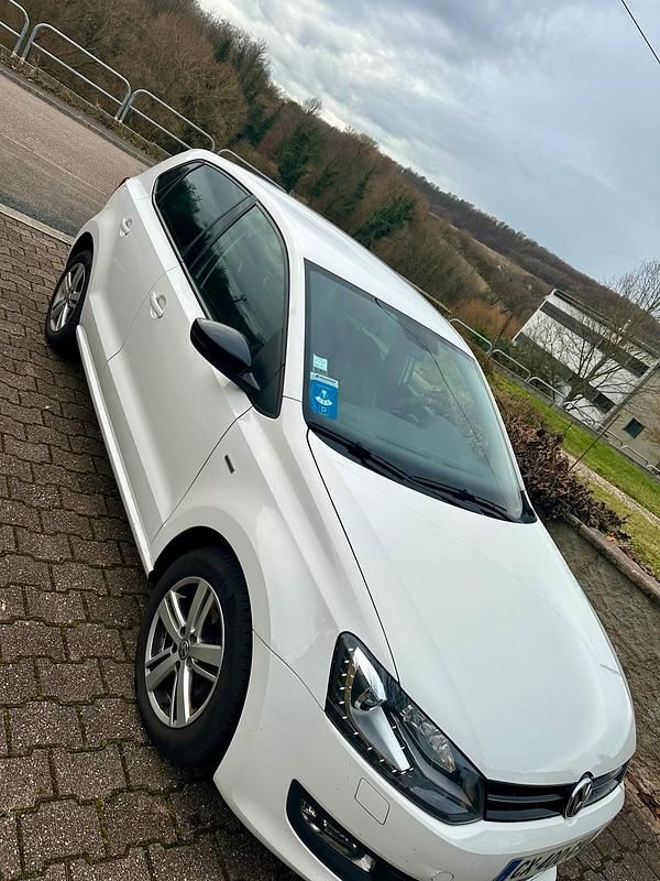 Weiß Gebraucht 2013 VW Polo Match Kleinwagen | 4.750 € (Fairer Preis) - Bild 1/4