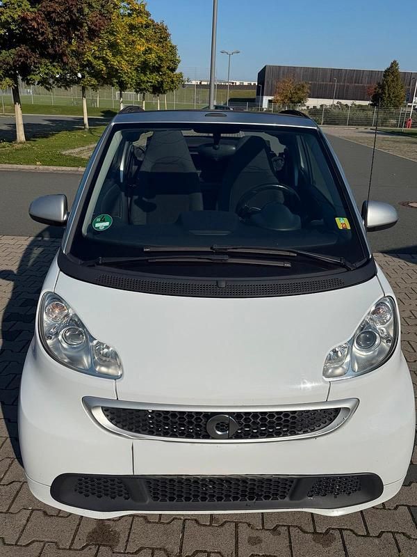Weiß Gebraucht 2013 Smart ForTwo Cabrio Cabrio | 4.850 € (Fairer Preis) - Bild 1/4