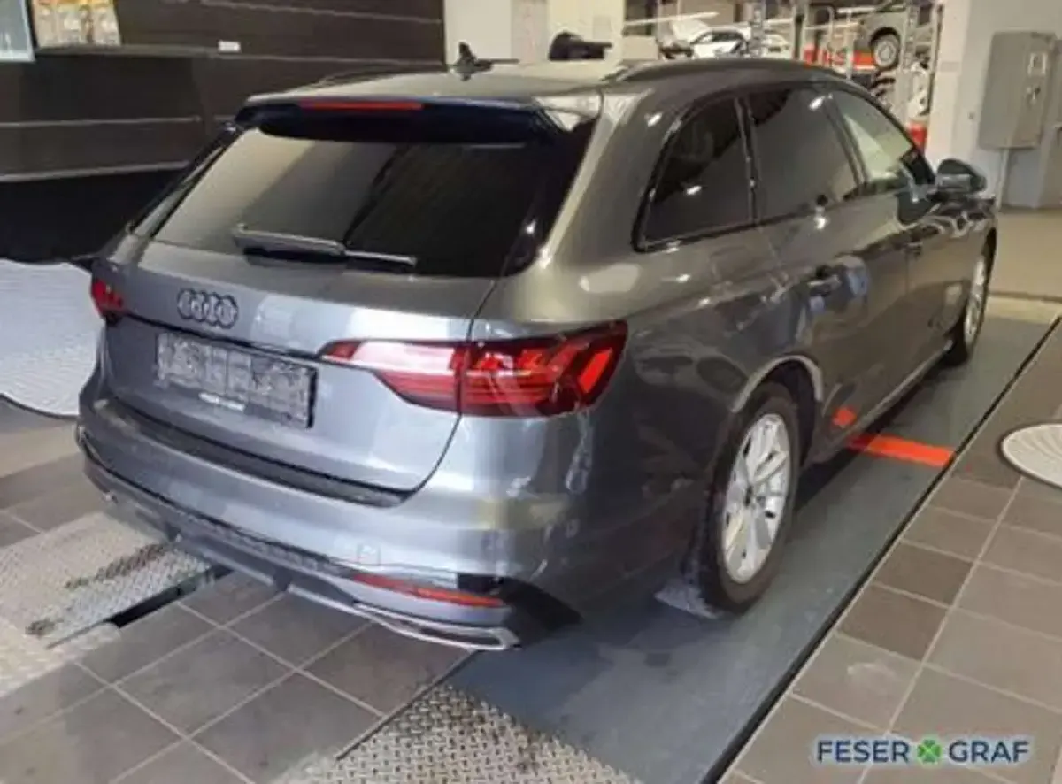 Gebraucht Audi A4 S-Line 163 PS (119 kW) 2023 Daytonagrau perleffekt Kombi