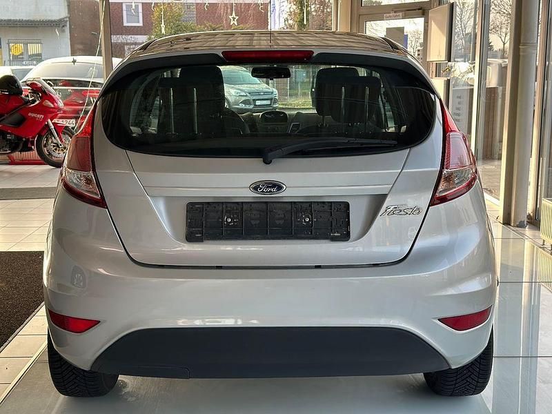 Gebraucht Ford Fiesta Trend 80 PS (58 kW) 2014 Silber Kleinwagen