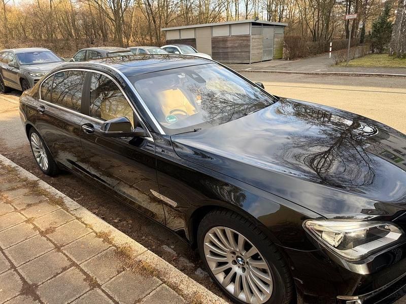 Gebraucht BMW 750L 449 PS (330 kW) 2014 Schwarz Limousine