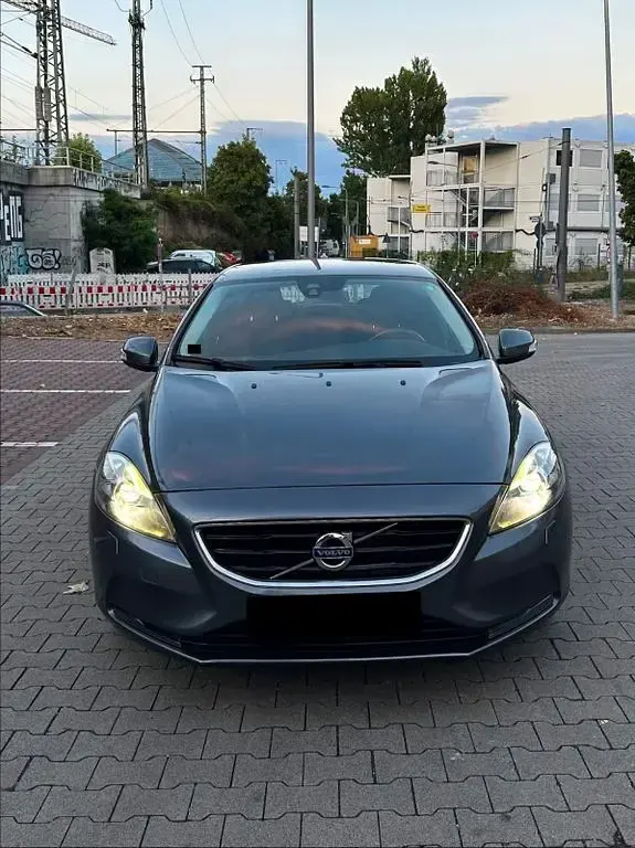 Gebraucht Volvo V40 Business Edition 120 PS (88 kW) 2014 Grau Limousine