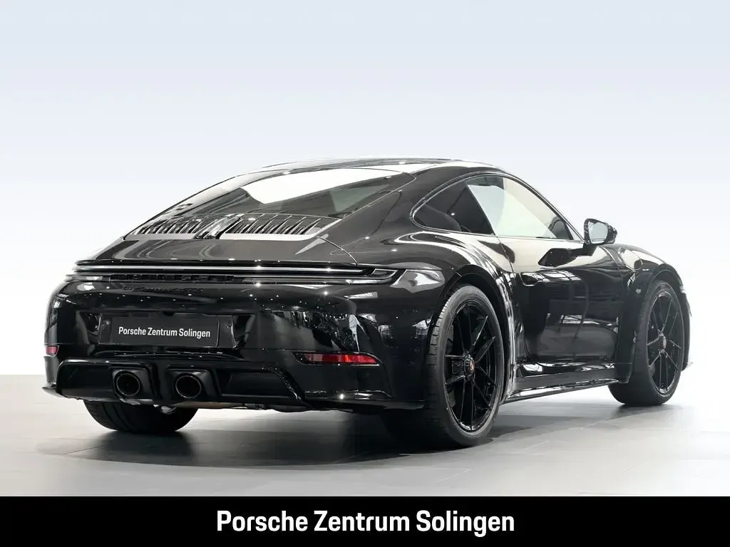 Gebraucht Porsche 911 Carrera 4 GTS 541 PS (397 kW) 2026 Tiefschwarzmetallic Coupé