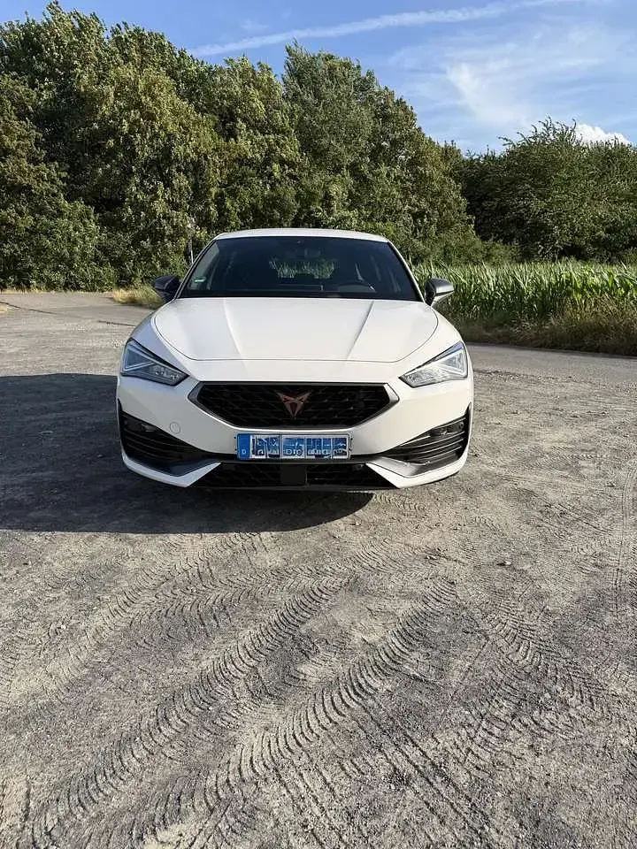Gebraucht Cupra Leon 204 PS (150 kW) 2022 Weiß Kleinwagen