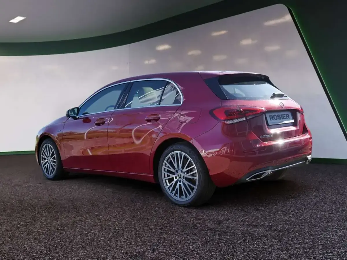 Gebraucht Mercedes E250 Progressive 160 PS (117 kW) 2021 Rot Coupé