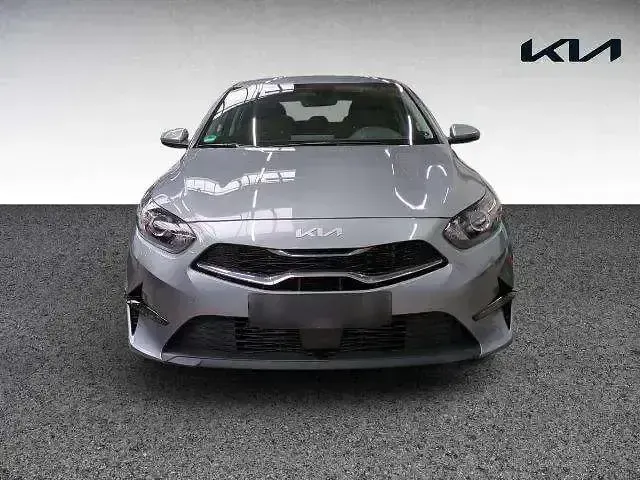 Second-hand Kia Ceed 140 CP (102 kW) 2024 Argintiu Hatchback