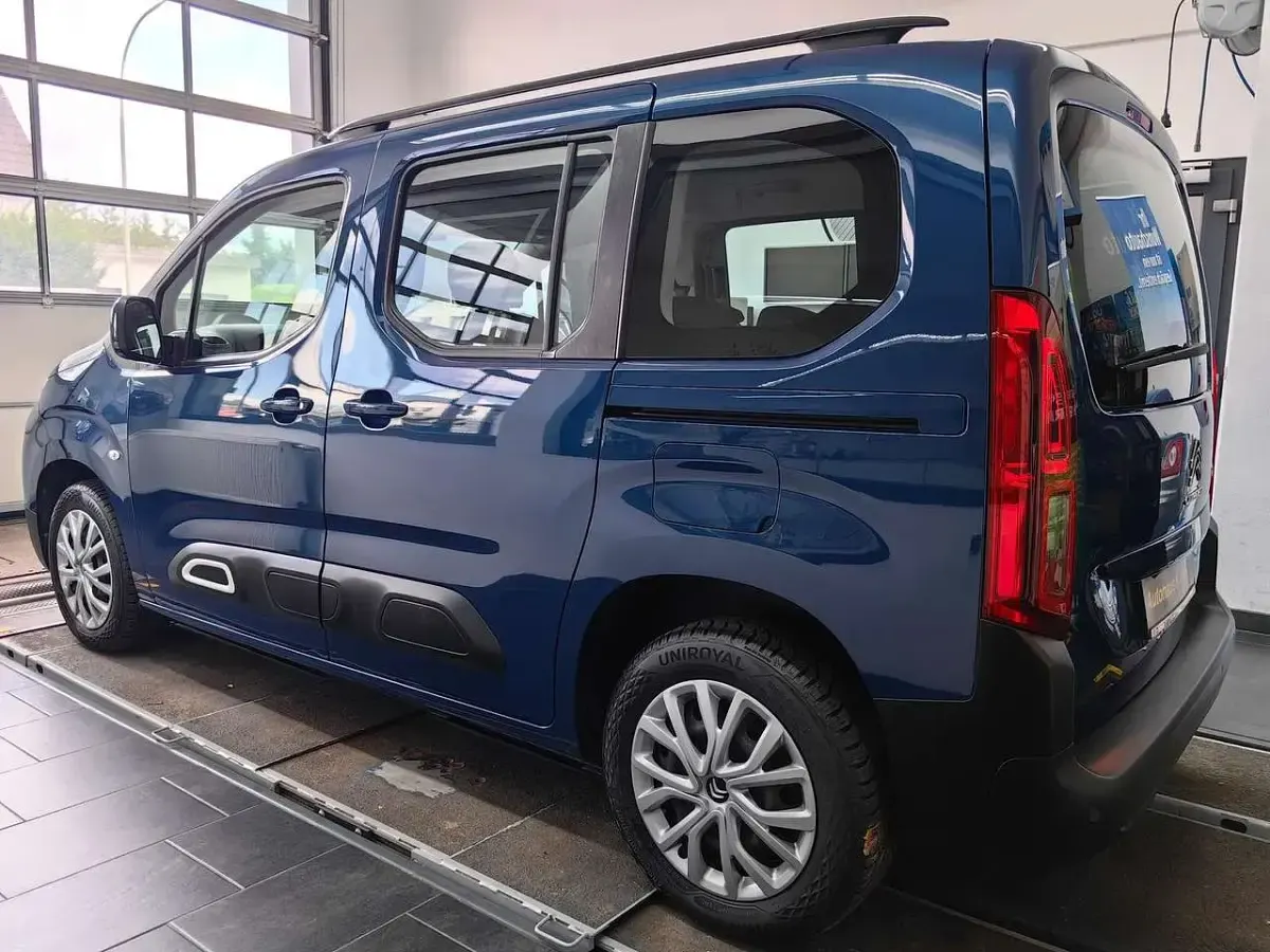 Gebraucht Citroën Berlingo Feel 110 PS (80 kW) 2019 Lackierung nachtblau/typ auss Van / Kleinbus