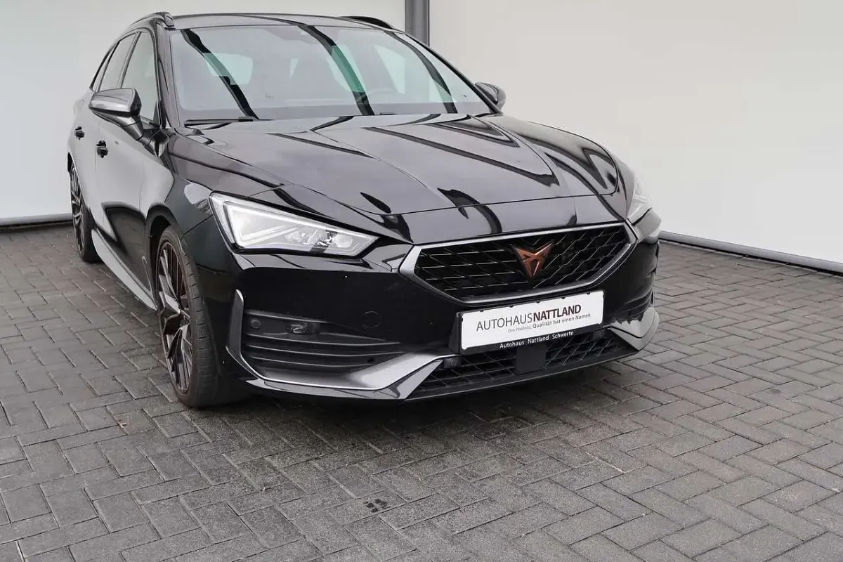 Second-hand Cupra Leon 245 CP (180 kW) 2022 Negru Break