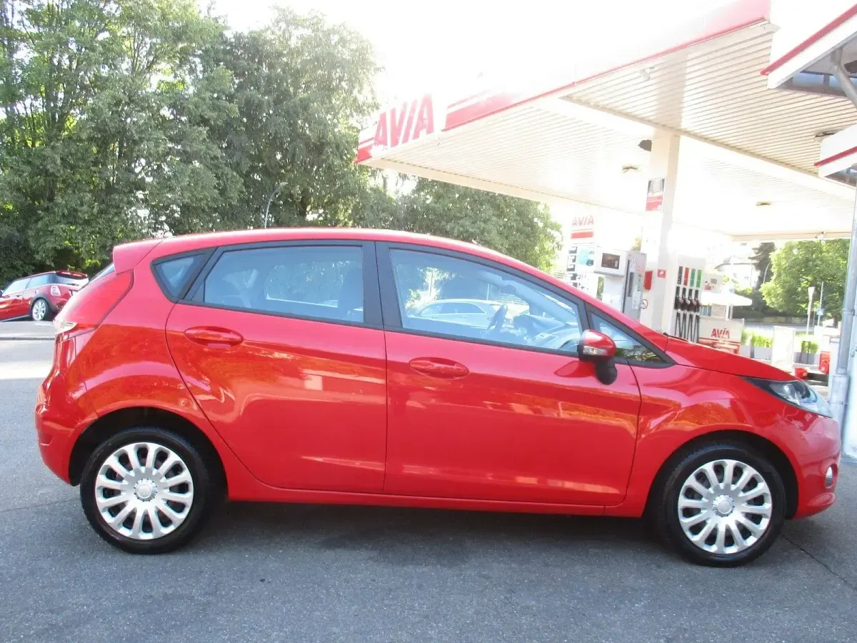 Gebraucht Ford Fiesta 82 PS (60 kW) 2011 Rot Kleinwagen