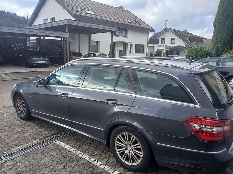 Gebraucht Mercedes E350 Avantgarde 231 PS (169 kW) 2010 Schwarz Kombi
