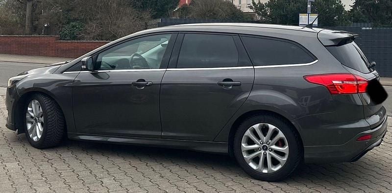 Grau Gebraucht 2015 Ford Focus Titanium Kombi | 6.900 € (Guter Preis) - Bild 1/4