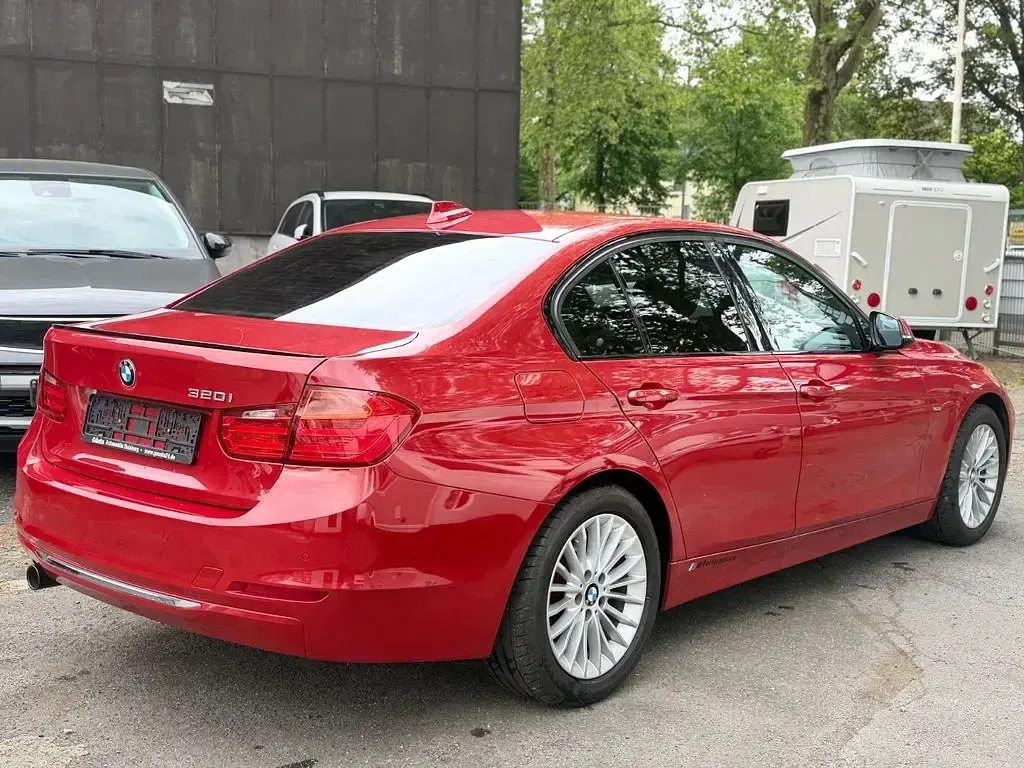 Gebraucht BMW 320 Luxury Line 184 PS (135 kW) 2013 Rot Limousine