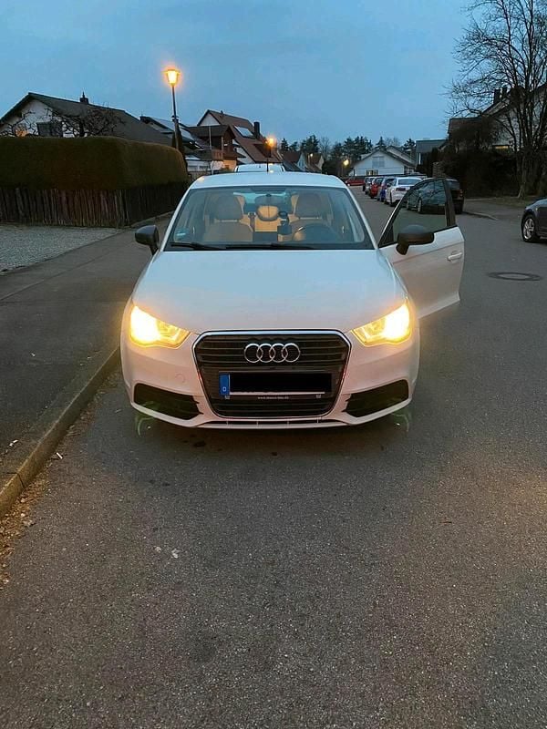 Weiß Gebraucht 2012 Audi A1 Kleinwagen | 5.400 € (Fairer Preis) - Bild 1/4