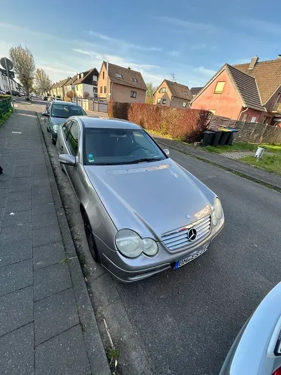 Gebraucht Mercedes C180 143 PS (105 kW) 2003 Grau Coupé