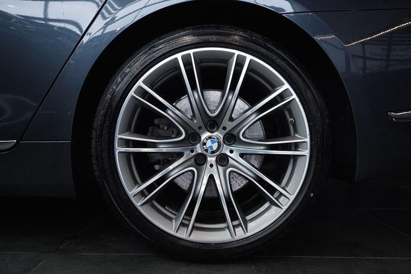 Gebraucht BMW 745e 394 PS (289 kW) 2019 Grau Limousine