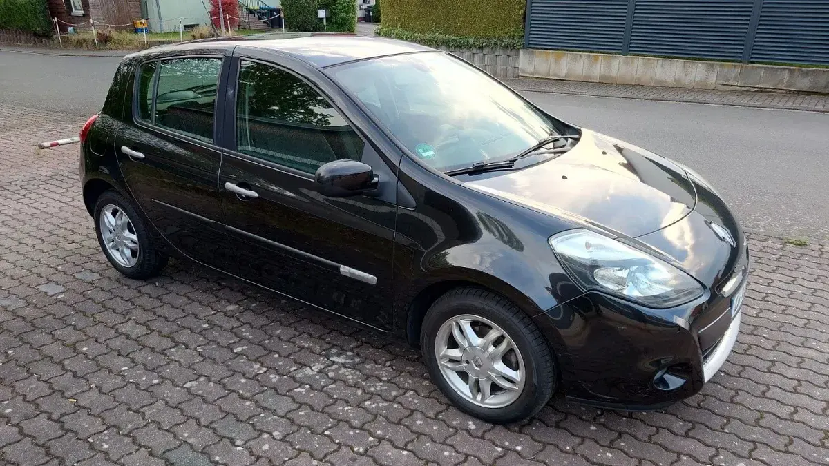 Używany Renault Clio II Expression 101 KM (74 kW) 2010 Czarny Hatchback