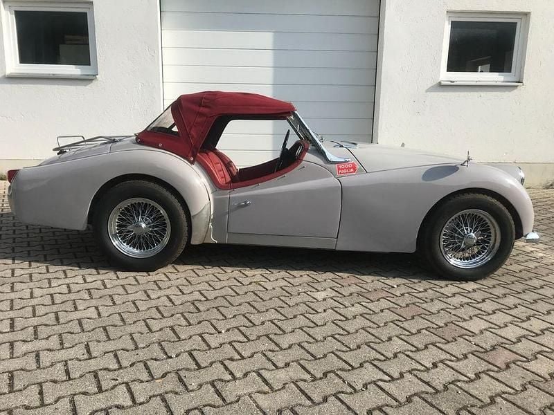 Grau Gebraucht 1958 Triumph TR3 Cabrio | 34.900 € - Bild 1/4