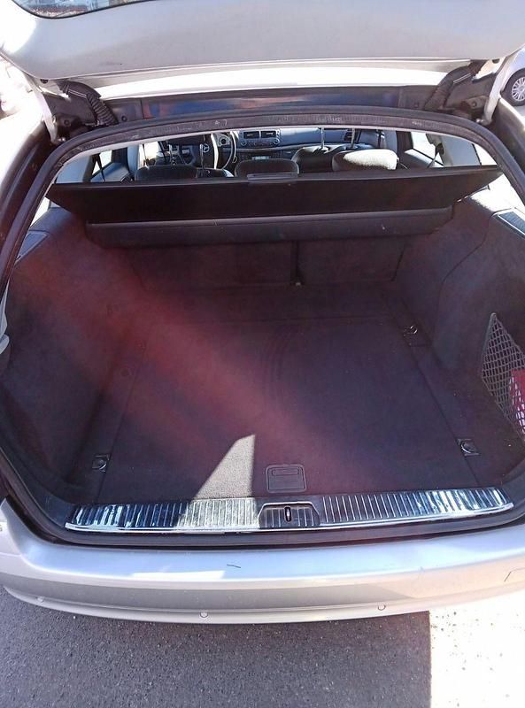 Gebraucht Mercedes E220 Avantgarde 150 PS (110 kW) 2005 Silber Kombi