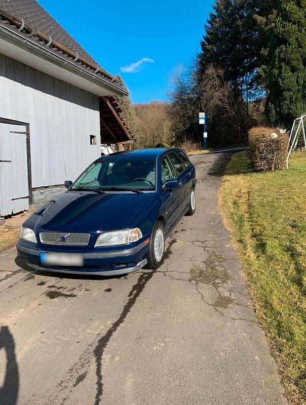 Gebraucht Volvo V40 85 PS (62 kW) 2000 Grün Kombi